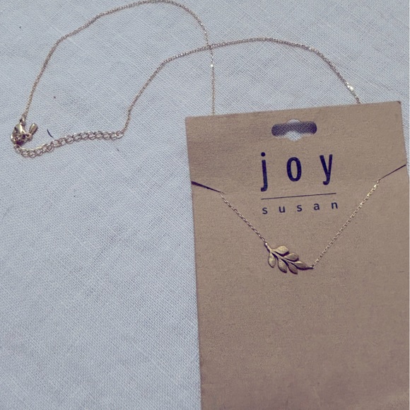 New Gold Leaf Necklace by Joy Susan ✨Beautiful Gift✨ - Picture 2 of 3